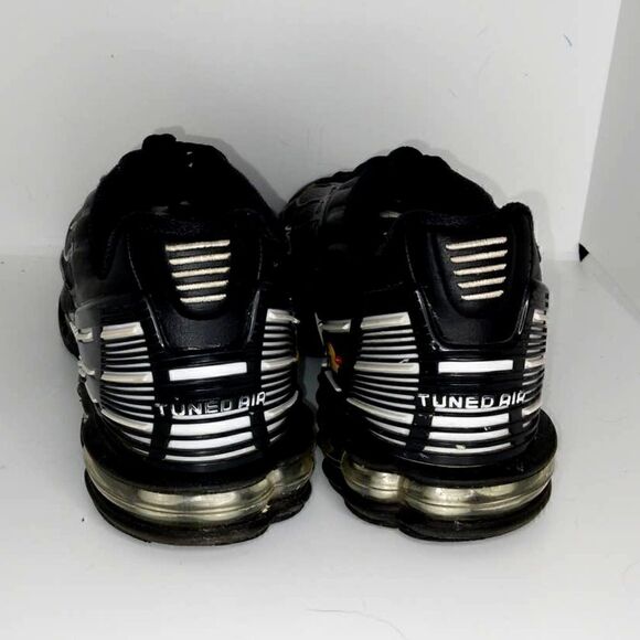 Athletic_Shoes